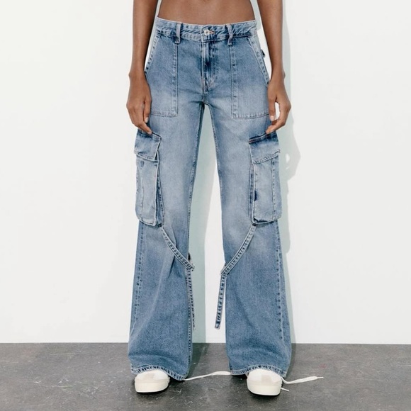 Zara Denim - ZARA✨Cargo Jeans U.S. Women’s 6 Baggy Low Waisted Pockets Med Blue